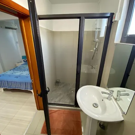 2 Bedroom Luxury Walk To The Beach Appt Flic en Flac Exterior photo