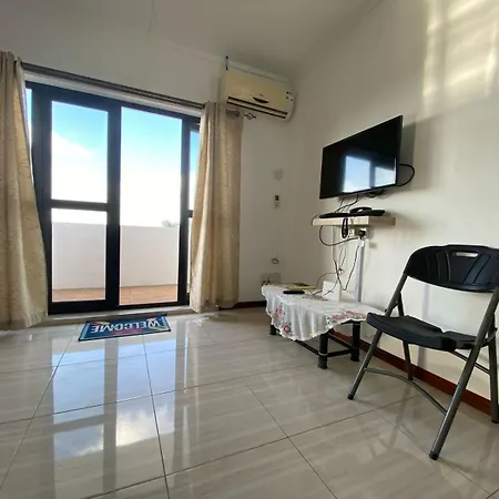 2 Bedroom Luxury Walk To The Beach Appt Flic en Flac Exterior photo