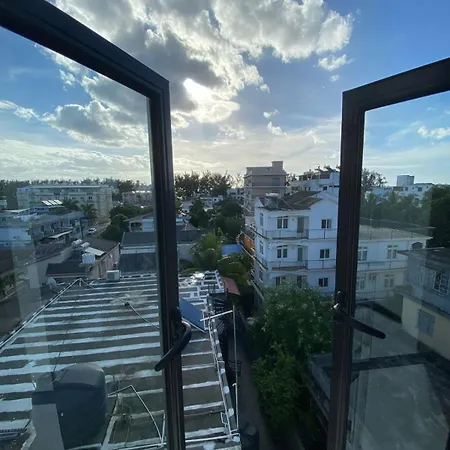 2 Bedroom Luxury Walk To The Beach Appt Flic en Flac Exterior photo