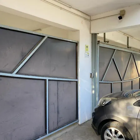 2 Bedroom Luxury Walk To The Beach Appt Flic en Flac Exterior photo